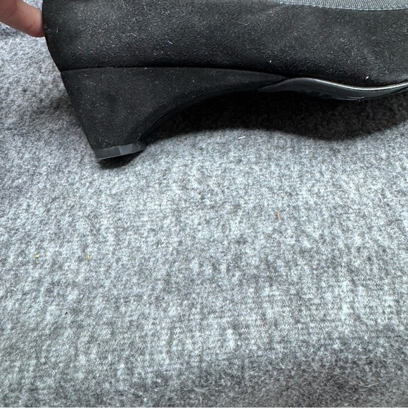 Stuart Weitzman Black Suede Wedges Bow Accent Sz 10 - Picture 7 of 11